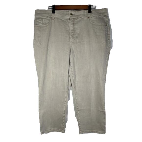 Chicos Womens Size 3 So Slimming Collection Cropped Khaki Pants - Picture 1 of 5